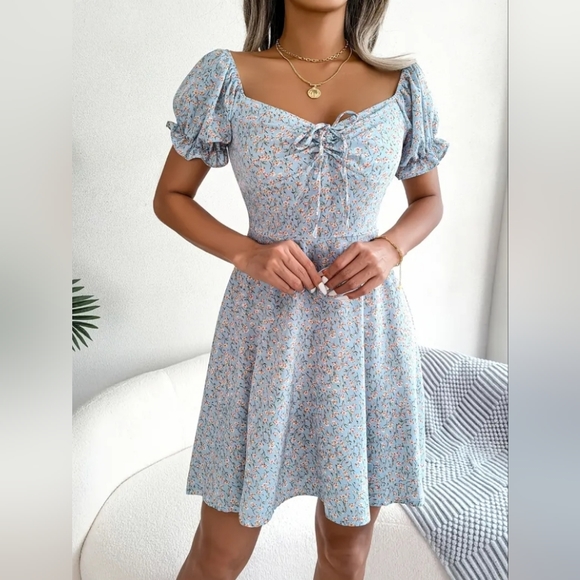 Light blue floral dress 💙 - Picture 3 of 12